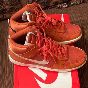 100% Auth Nike NBA/WNBA Dunks